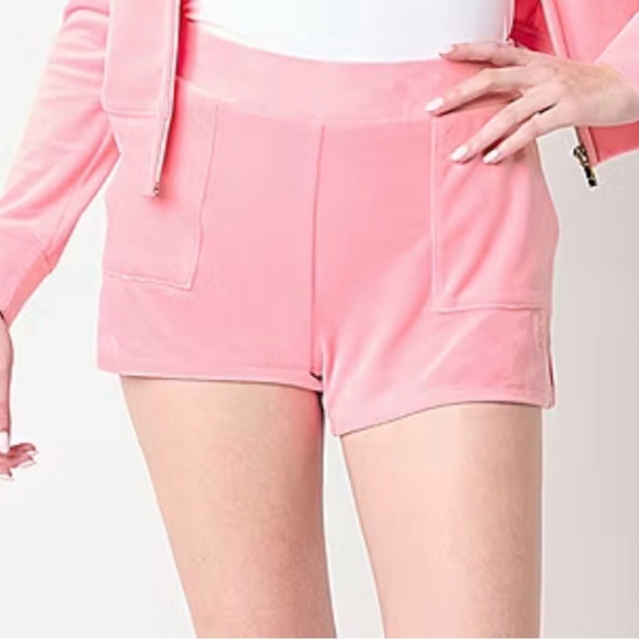Juicy Couture Pants - NWT Juicy Couture Large Velour Pink Shorts With Pockets